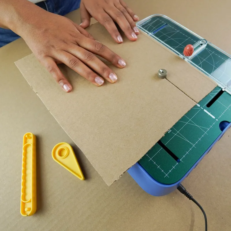 ChompSaw fence lid guiding a straight cut