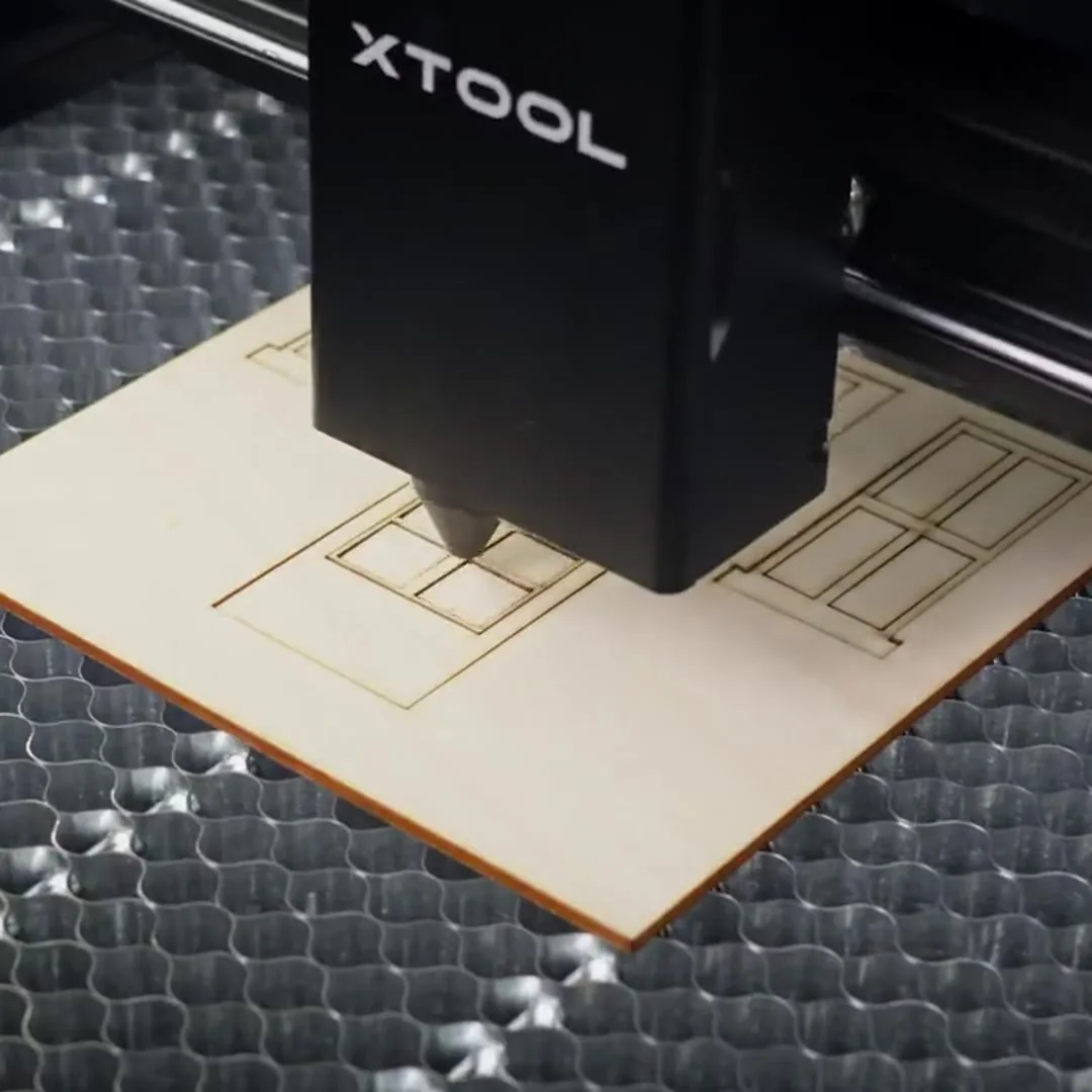 The S1 40W cutting joints in plywood